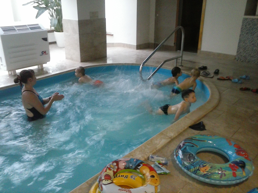 Занятия с детьми в бассейне клуб Смайлик (6)